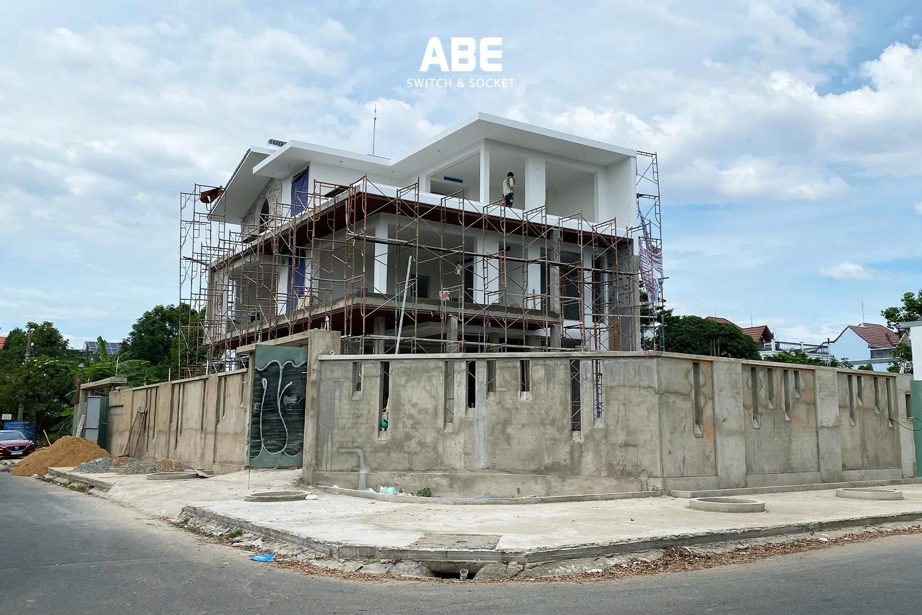 Read more about the article Công tắc ổ cắm ABE Satin B: Dấu ấn tinh tế kiến tạo công trình hiện đại
