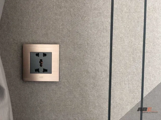 Mẫu ổ cắm điện Titan hồng ABE